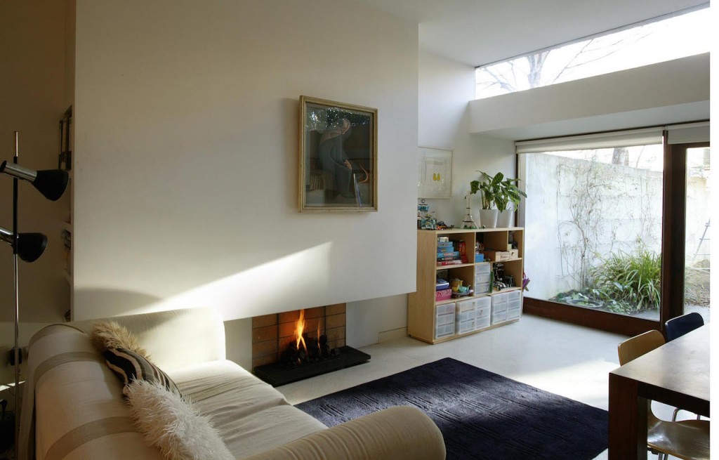 Eva Byrne, Architect and House Consultant in her favourite room at home in Ballsbridge. Lounge. Photo: Tony Gavin 10/1/07
